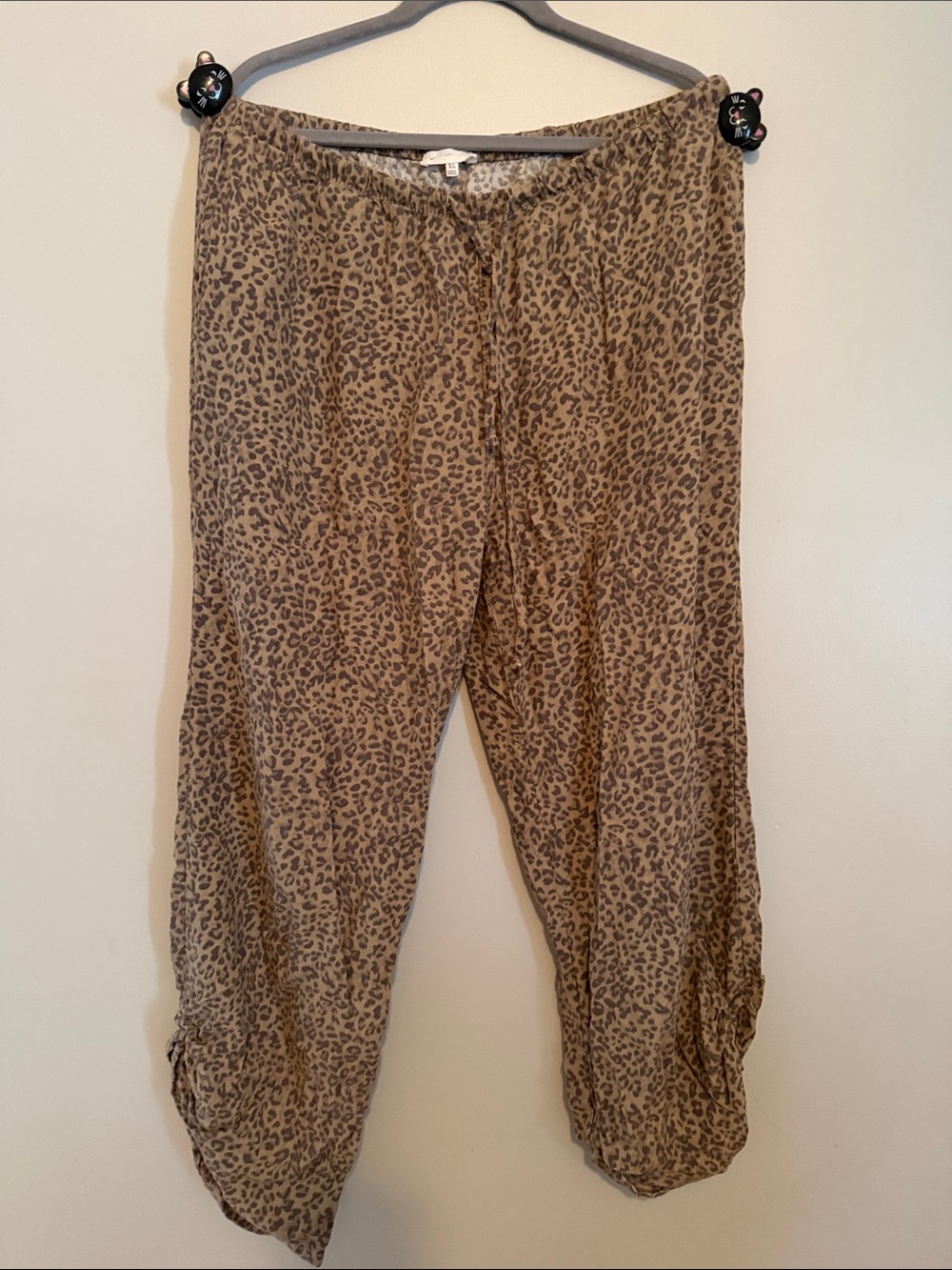 Women's Leopard Print Cropped Lounge Capris - Tan